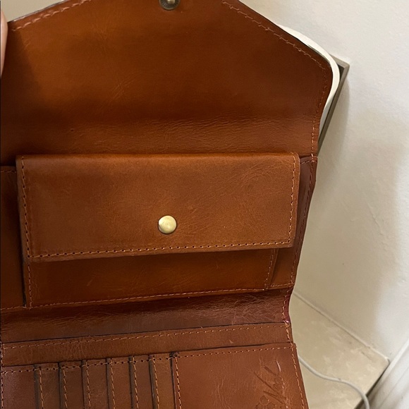 Patricia Nash Pink Floral Woven Clutch! It’s a true wallet! Never been used! - Picture 4 of 6